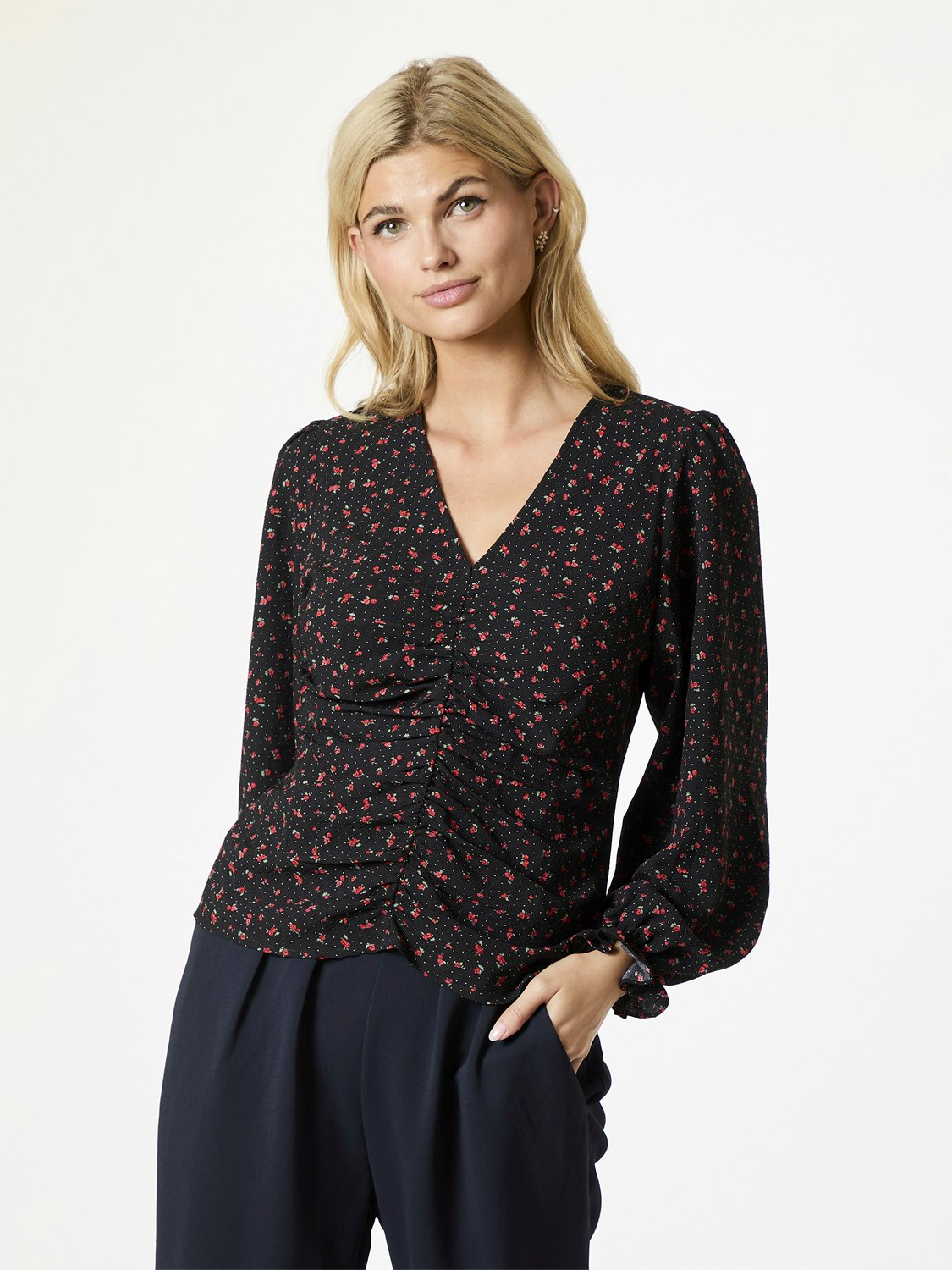 Katinka Floral Dots Bluse - Sort med Rynkedetaljer