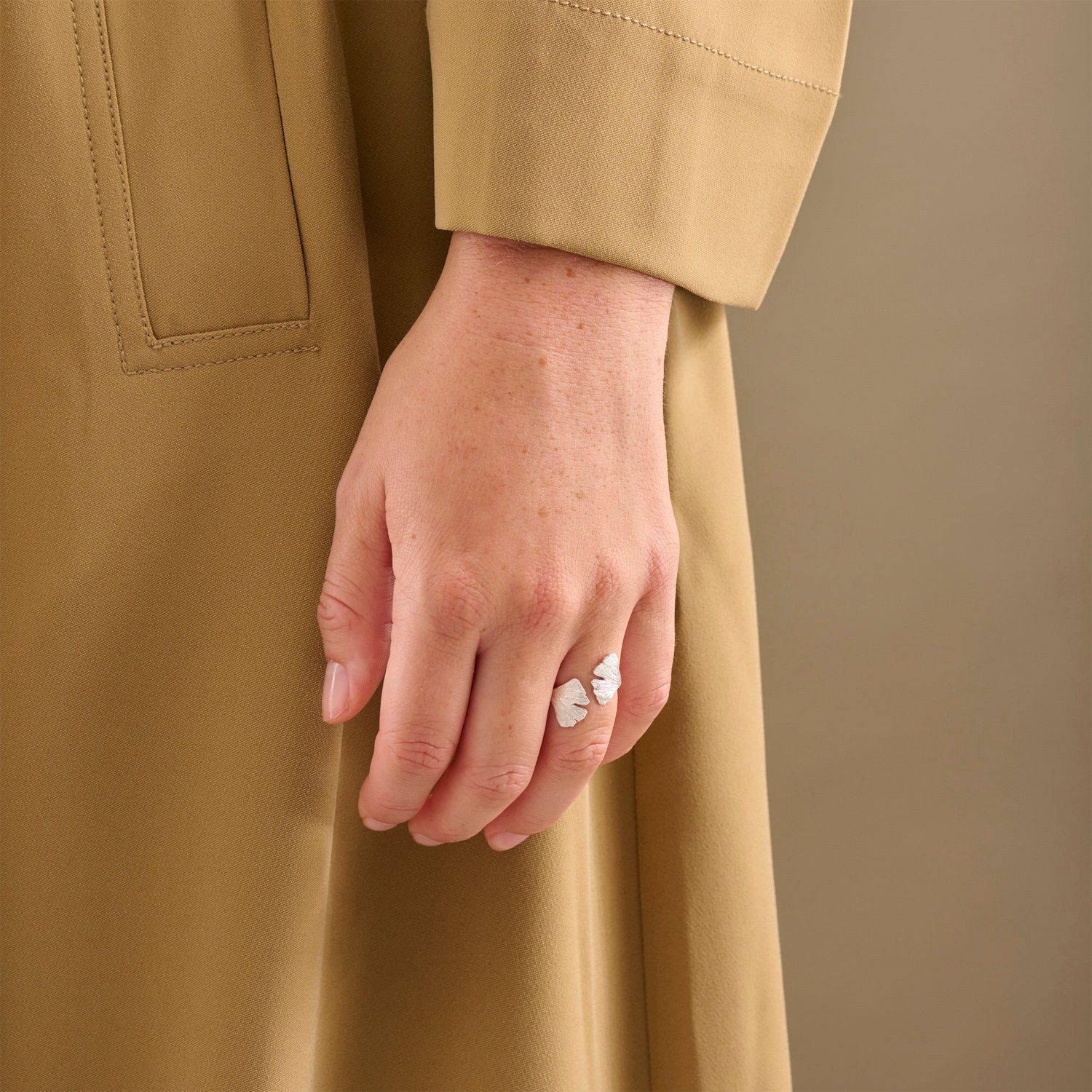 Biloba Ring fra Pernille Corydon Jewellery hos Magasin 5711980056813