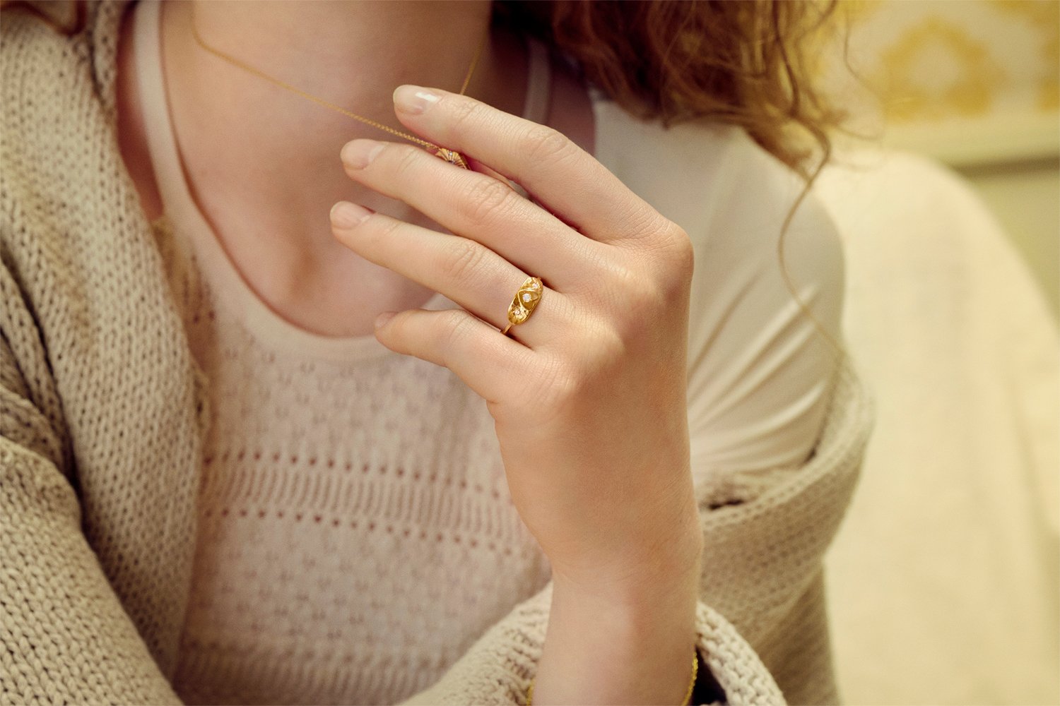 Amarit Ring fra Maanesten hos Magasin 5715336013529