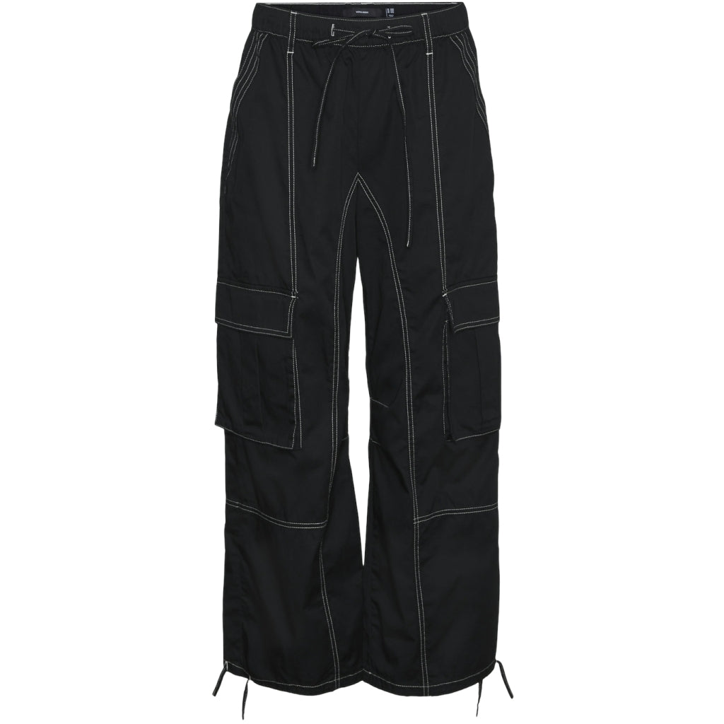 Cargobukser til damer med kontrastsyninger fra Vero Moda