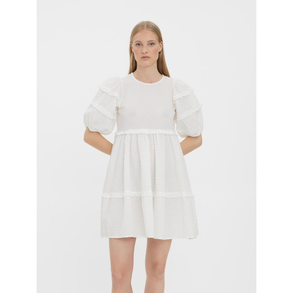 Vero Moda Vmheidi Kjole i Hvid - Nyheder hos Klædeskabet.dk