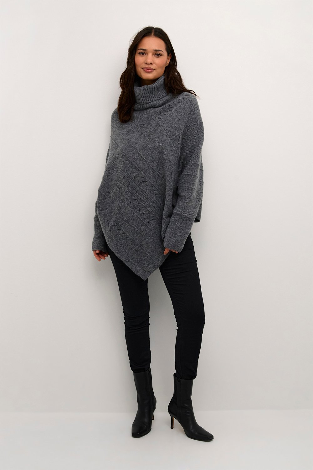 Crholiday Turtelneck Poncho fra Cream hos Magasin 5715375495959