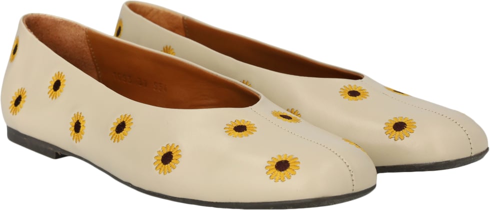 Ballerina Med Solsikkebroderi fra Angulus hos Magasin 5714408816990