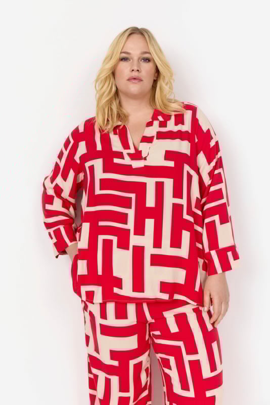 Curvy Waalva Bluse ø fra Wasabiconcept hos Magasin 5715595269125