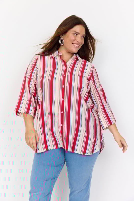 Curvy Waadina Skjorte ø fra Wasabiconcept hos Magasin 5715595269965